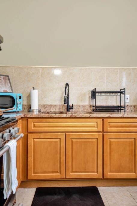 Appartement Golden Gem In Heart Of East Rock Quiet 3Br Near Dt And Yale à New Haven Extérieur photo