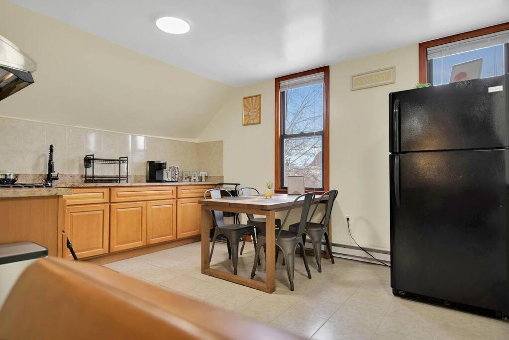Appartement Golden Gem In Heart Of East Rock Quiet 3Br Near Dt And Yale à New Haven Extérieur photo