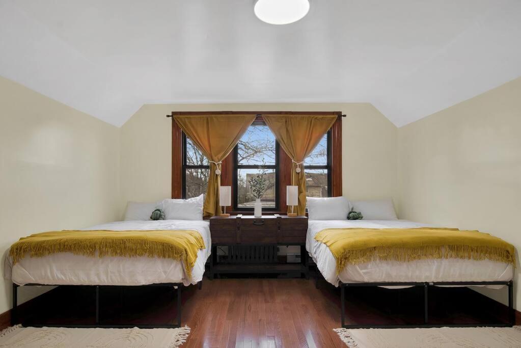 Appartement Golden Gem In Heart Of East Rock Quiet 3Br Near Dt And Yale à New Haven Extérieur photo