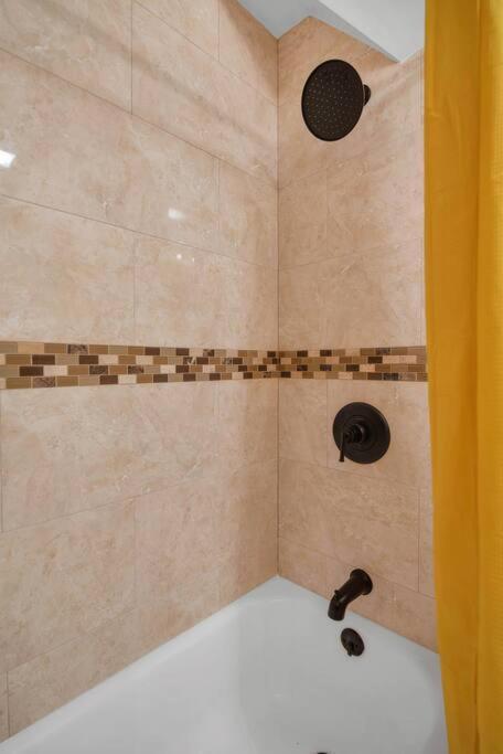 Appartement Golden Gem In Heart Of East Rock Quiet 3Br Near Dt And Yale à New Haven Extérieur photo