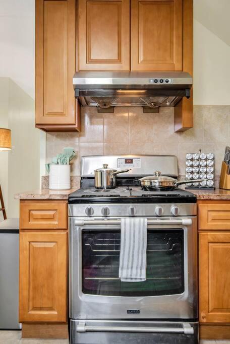 Appartement Golden Gem In Heart Of East Rock Quiet 3Br Near Dt And Yale à New Haven Extérieur photo