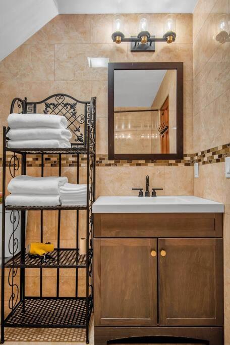 Appartement Golden Gem In Heart Of East Rock Quiet 3Br Near Dt And Yale à New Haven Extérieur photo